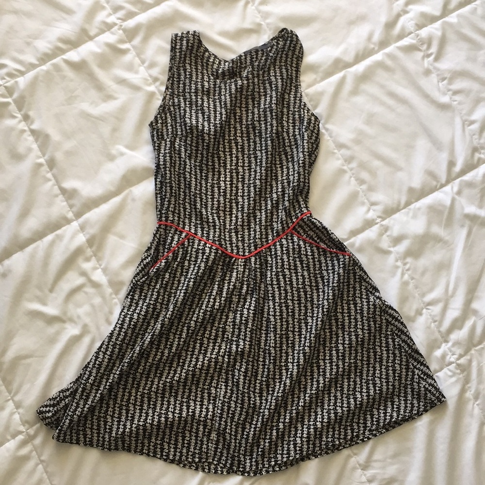 FLOWY SUMMER DRESS